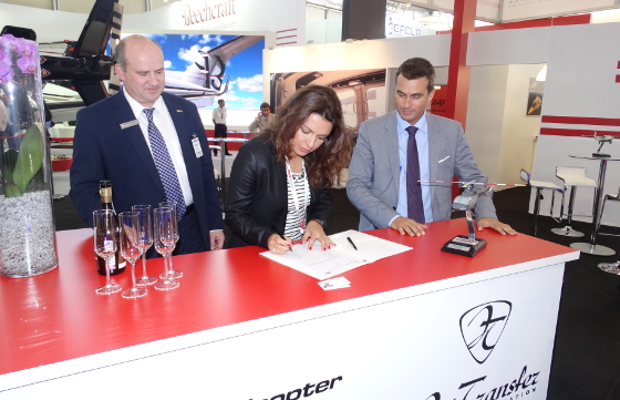 Подписание контракта на поставку вертолёта Bell между Jet Transfer и HeliPort на выставке Jet Expo 2014